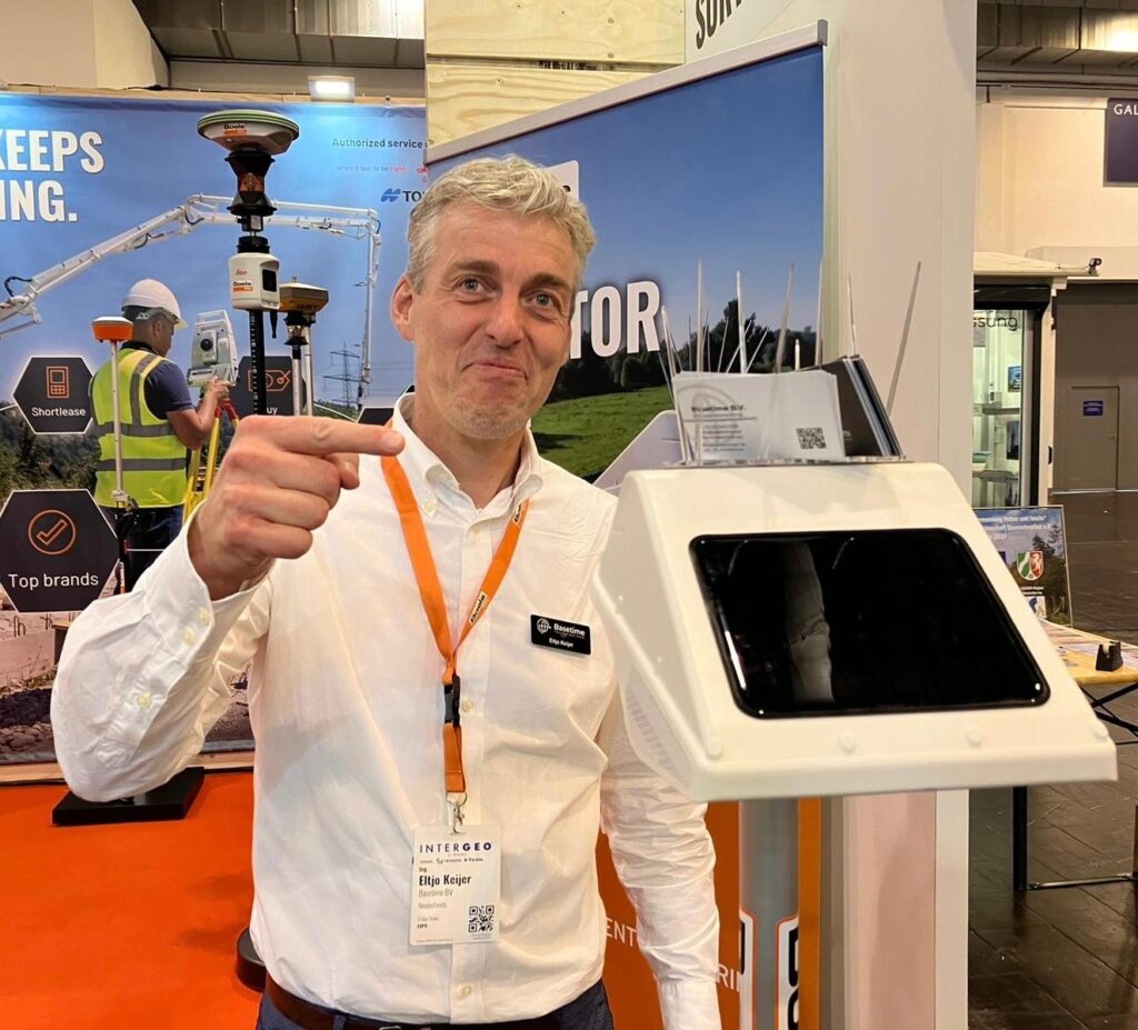 Eltjo Keijer with a locator One at a trade show