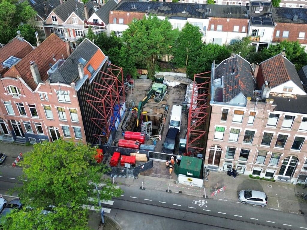 Basetime’s Claes de Vrieselaan building monitoring setup in Rotterdam (2023–2024), showing Locator One units measuring structural movement during WWII bomb removal.