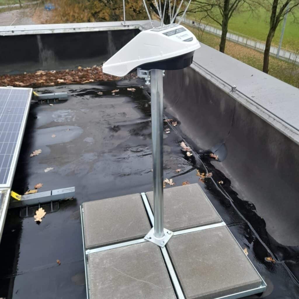 AC-104 Mounting bracket reference station flat roof Photo of a AC-104 Mounting bracket reference station flat roof