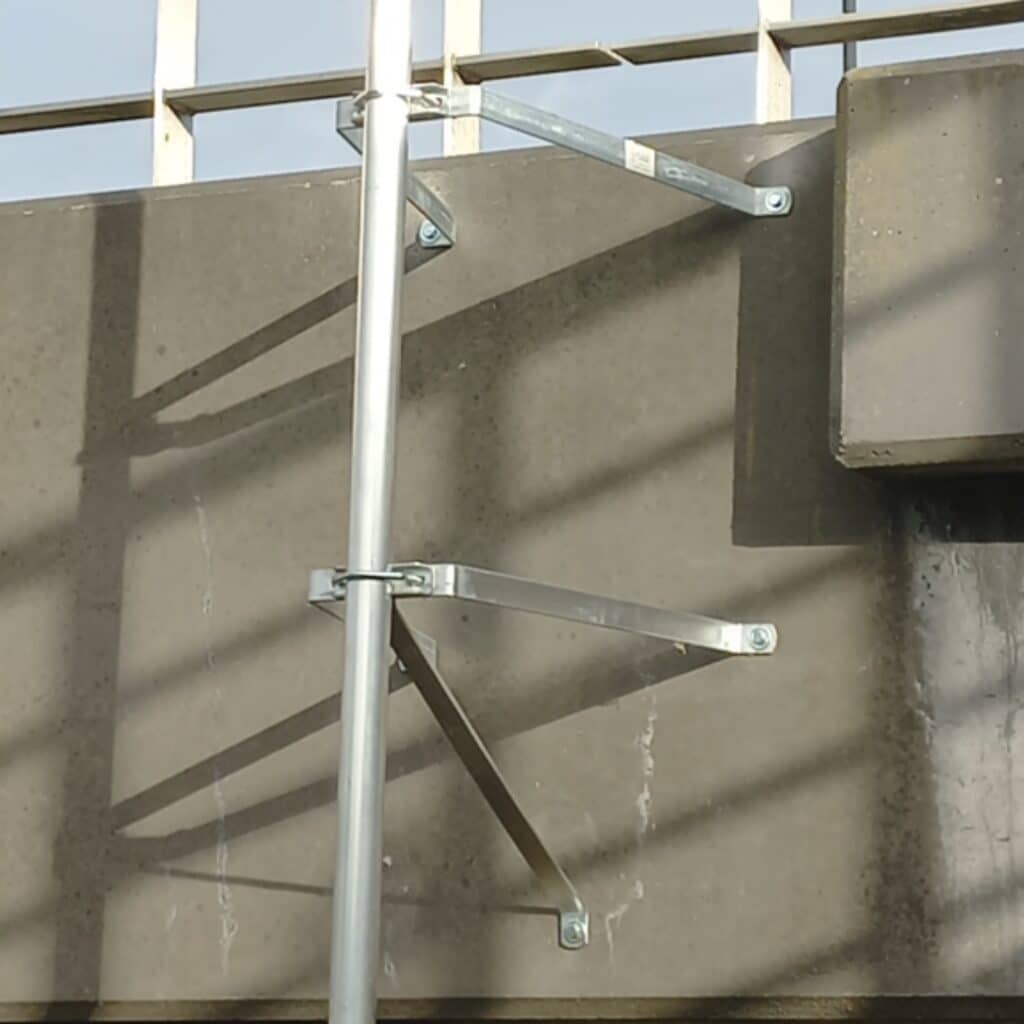 AC-105 Mounting bracket reference station vertical wall Photo of a AC-105 Mounting bracket reference station vertical wall